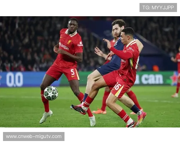 巴黎圣日耳曼VAR争议判罚频发,裁判公信力遭俱乐部联合质疑。