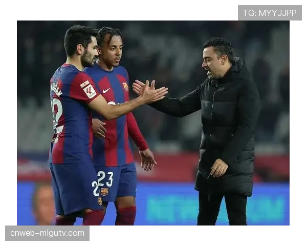 更衣室直击:巴萨出局后,哈维与球员进行长达一小时的谈话 更衣室直击:巴萨出局后,哈维与球员进行长达一小时的谈话